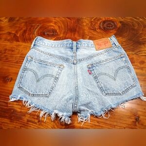 Levis 501 Light Wash Distressed Frayed Hem Denim Shorts